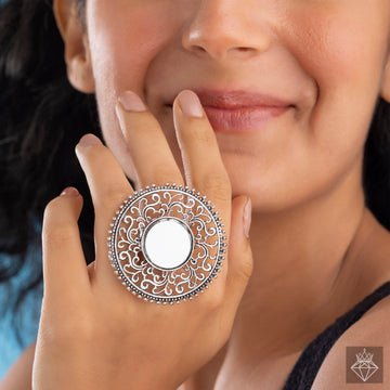 EYRA Ring Anti-Tarnish Reflective Aura Cocktail (Adjustable Size)