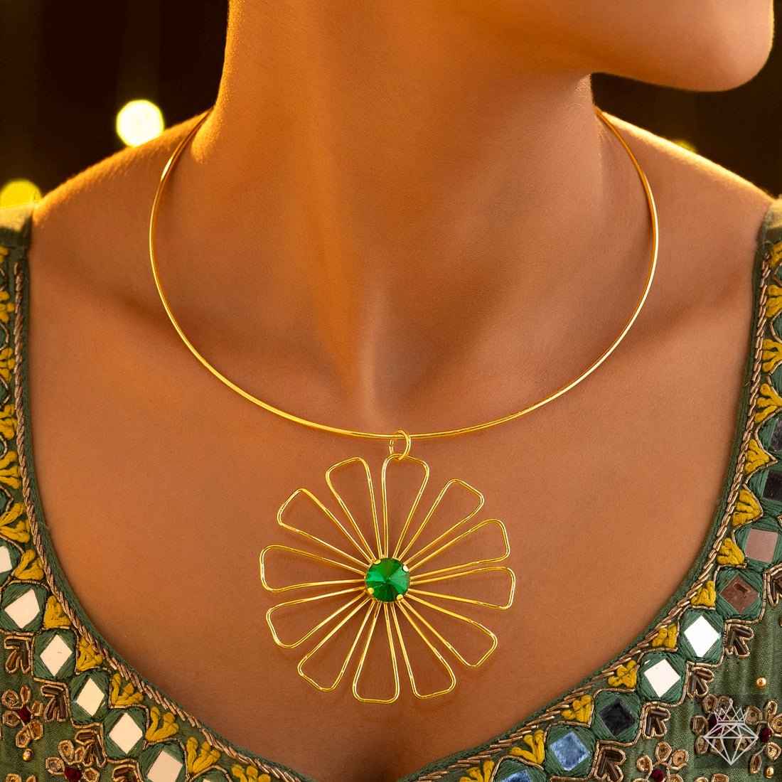 EYRA Necklace Anti-Tarnish Golden Flower & Emerald