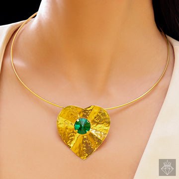 EYRA Necklace Anti-Tarnish Golden Heart Hammered With Emerald Crystal