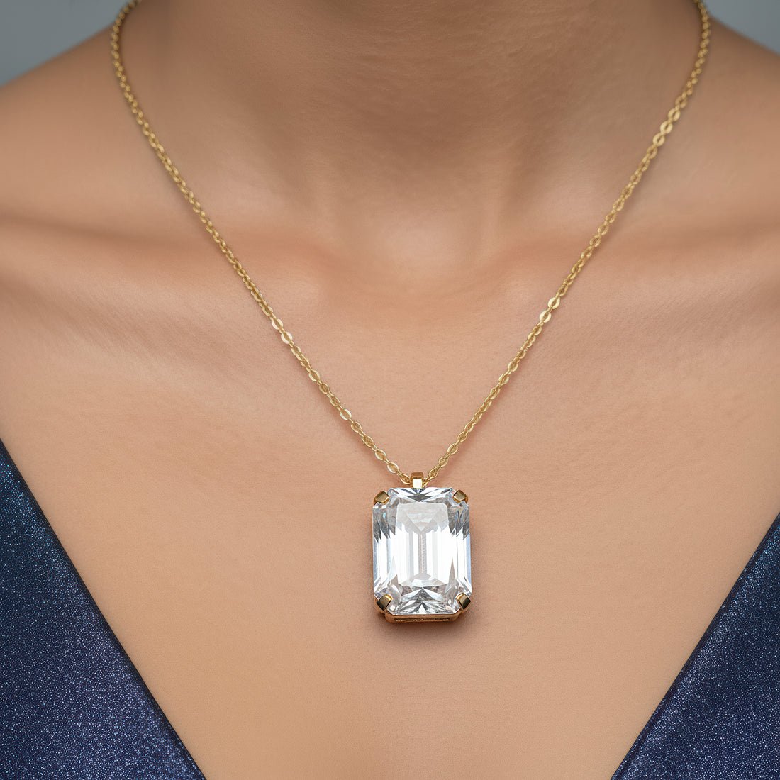 EYRA Necklace Anti-Tarnish Royal Crystal Pendant Set