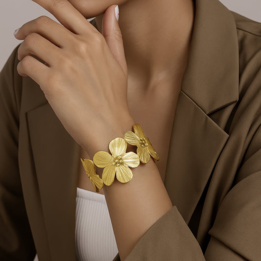 EYRA Bracelet Anti-Tarnish Golden Flower (Adjustable Size)