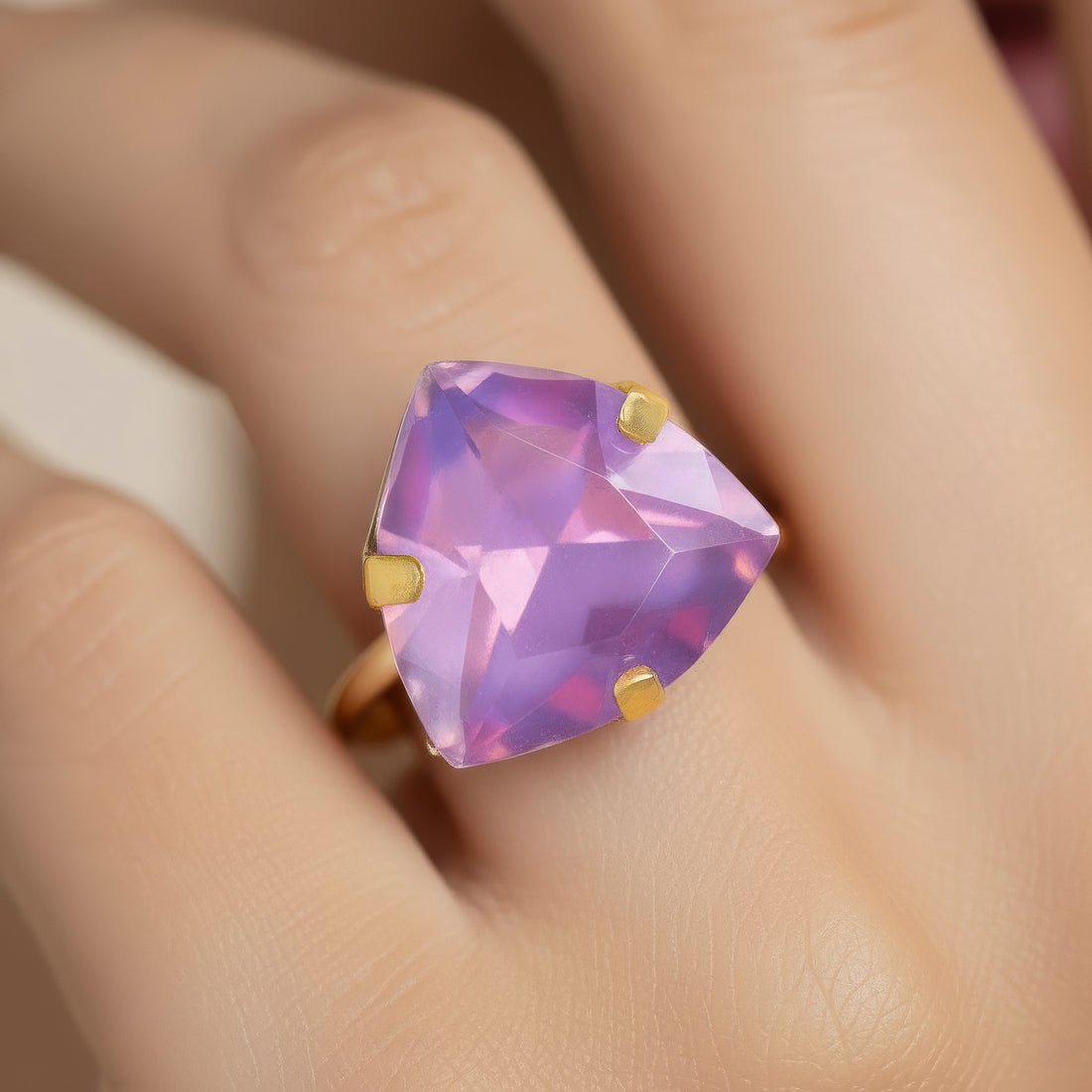 EYRA Ring Anti-Tarnish Purple Trillion Stone